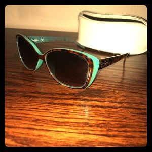 Jessica Simpson sunglasses